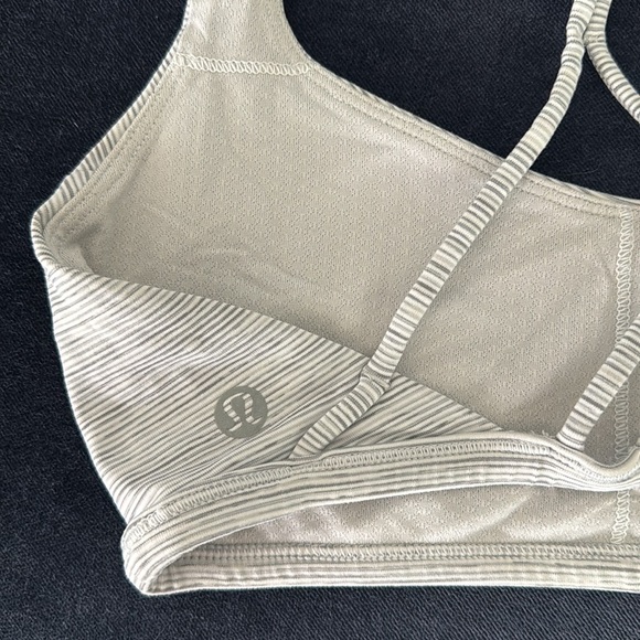 Lululemon sports bra - Picture 3 of 3